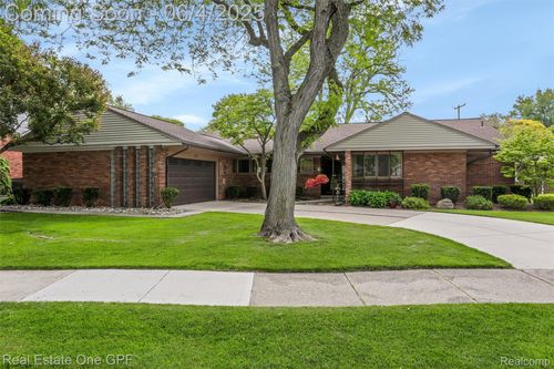 439 Barclay Rd, Grosse Pointe Farms, MI, 48236-2813 | Card Image