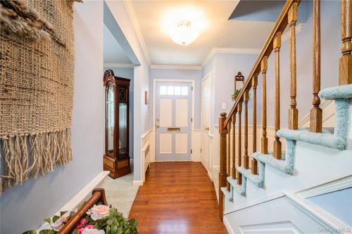 57 Overlook Rd, White Plains, NY, 10605-2522 | Card Image