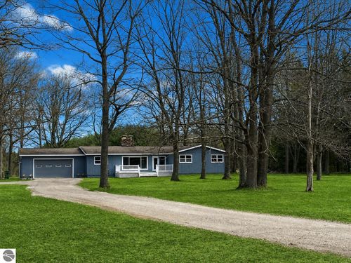 6561 E 34 1/2 Rd, Cadillac, MI, 49601-9656 | Card Image