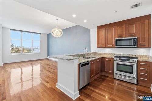 8100 River Rd, North Bergen, NJ, 07047-7204 | Card Image