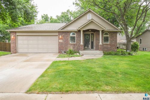 2328 S Woodbine Ln, Sioux Falls, SD, 57103-4332 | Card Image