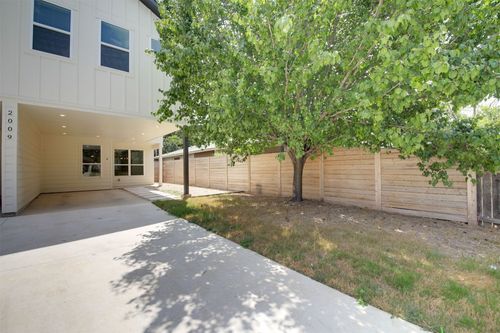 b-2009 Iroquois Ln, Austin, TX, 78741-5601 | Card Image