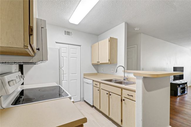 APT-1004 - 897 Fording Island Rd, Condo with 2 bedrooms, 2 bathrooms and null parking in Bluffton SC | Image 28