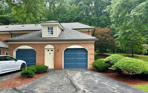 2 Westbrook Rd, Newburgh, NY, 12550-7200 | Card Image