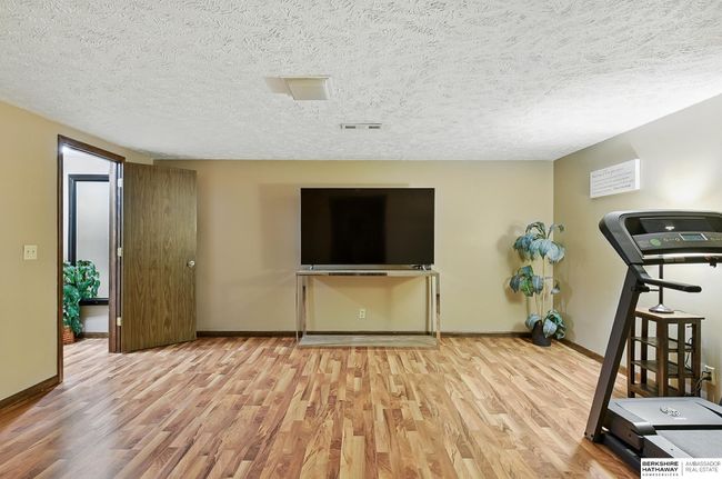 5604 S 92 Nd Plz, Townhouse with 3 bedrooms, 3 bathrooms and 2 parking in Omaha NE | Image 34