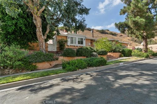 8515 Petaluma Dr, Sun Valley, CA, 91352-3628 | Card Image