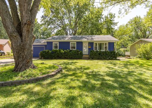 2919 Greenway Dr, Bettendorf, IA, 52722-2349 | Card Image