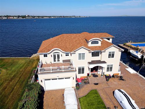 75 Yacht Club Road, Babylon, NY, 11702 | Card Image