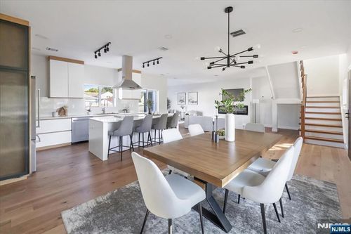 27 Sullivan Dr, Emerson, NJ, 07630-1338 | Card Image