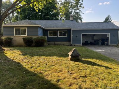 5100 Glen Cove Lane, Home with 3 bedrooms, 2 bathrooms and null parking in Grand Blanc Twp MI | Image 1