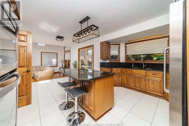 327 Majestic Dr, House other with 4 bedrooms, 4 bathrooms and null parking in Tecumseh ON | Image 8