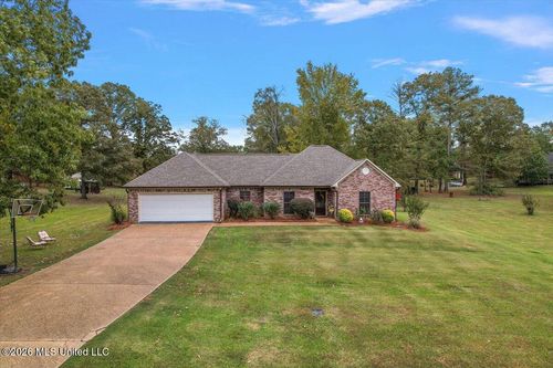 724 Forest Woods Dr, Byram, MS, 39272-9011 | Card Image