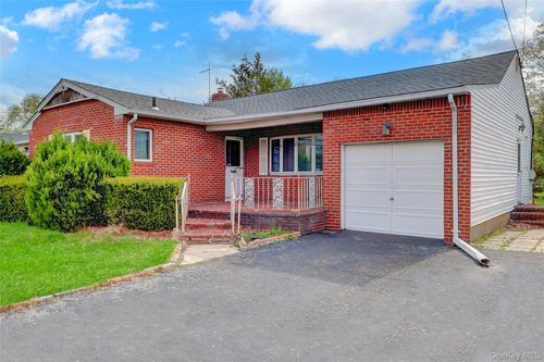 825 Bellmore Rd, North Bellmore, NY, 11710-3765 | Card Image