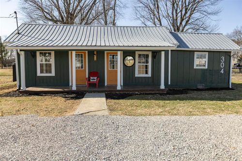 304 Quigley St, Cave City, KY, 42127-8881 | Card Image