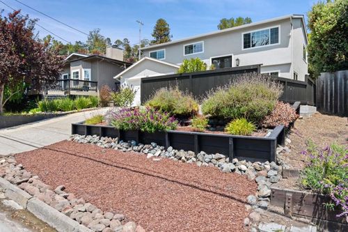 330 Avenue Portola, El Granada, CA, 94018-8201 | Card Image