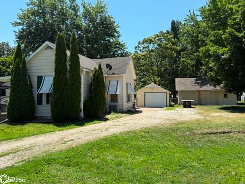 705 Hedge Ave, Burlington, IA, 52601-6450 | Card Image