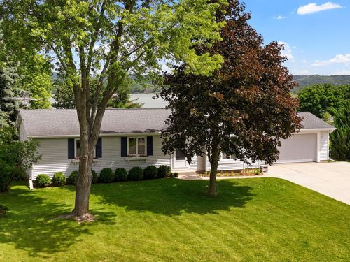 8338 Jade Dr, Lodi, WI, 53555-9558 | Card Image