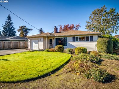 947 N Holly St, House other with 3 bedrooms, 1 bathrooms and 1 parking in Canby OR | Image 3