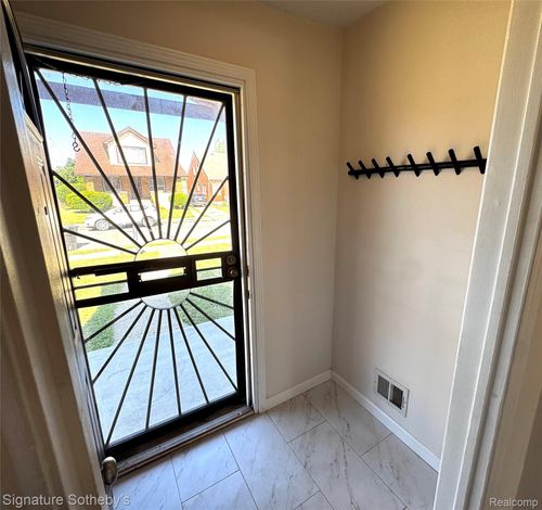 18400 Kentucky St, Detroit, MI, 48221-2030 | Card Image