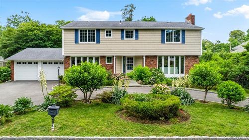 22 Potters Ln, New Rochelle, NY, 10805-3307 | Card Image