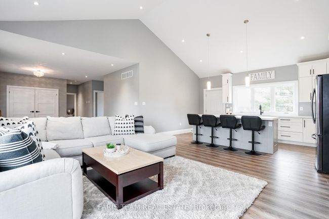 27 Leisure Crt, House other with 3 bedrooms, 1 bathrooms and 4 parking in Coldwater ON | Image 10