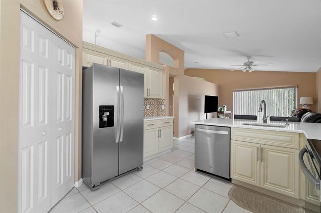 9594 Arbor View Dr, House other with 3 bedrooms, 2 bathrooms and null parking in Boynton Beach FL | Image 16