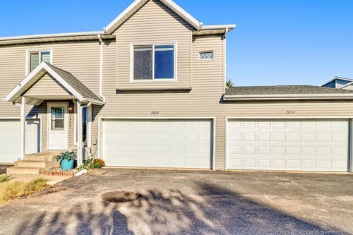 2823 32nd St S, Moorhead, MN, 56560-5401 | Card Image