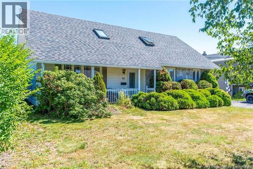 35 Fulton Cres, Moncton, NB, E1C9J1 | Card Image