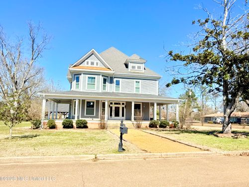 318 W Chestnut St, Charleston, MS, 38921-1505 | Card Image