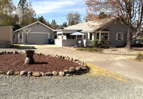 2200 Mayfield Dr, Grants Pass, OR, 97527-5127 | Card Image