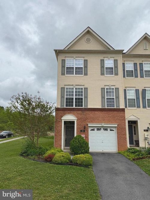 301 Klee Dr, MARTINSBURG, WV, 25403-1348 | Card Image