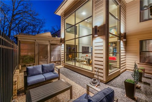 24 Forest Dr, College Station, TX, 77840-2326 | Card Image