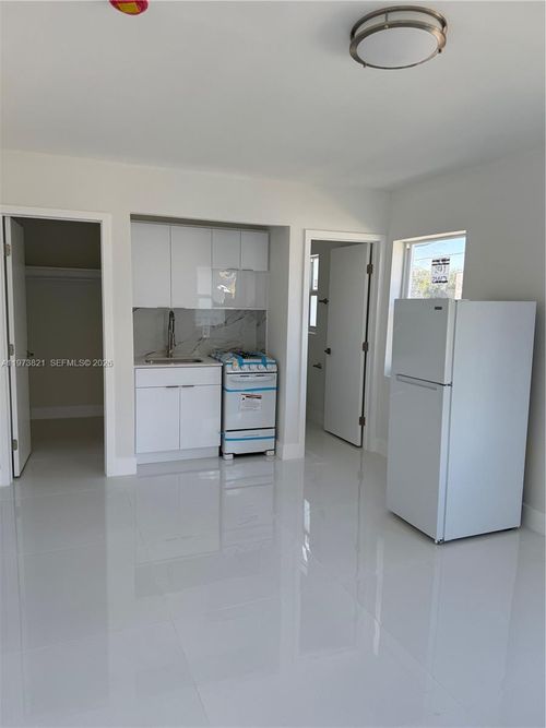 11-1943 71st St, Miami Beach, FL, 33141-6907 | Card Image