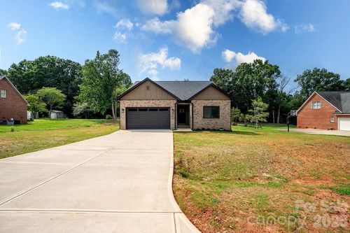 2648 Prince Dr, Lincolnton, NC, 28092-7432 | Card Image
