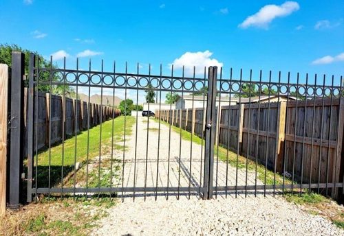 9513 Puritan Way, Rosharon, TX, 77583-4834 | Card Image