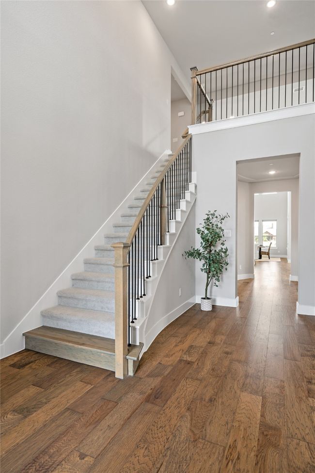 View of the entrance to the home. | Image 7