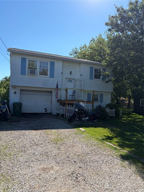 2140 Victory Dr, Erie, PA, 16510-2366 | Card Image