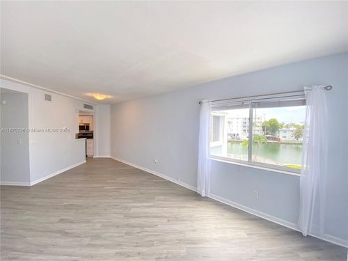 apt-307-1185 Marseille Dr, Miami Beach, FL, 33141-2830 | Card Image