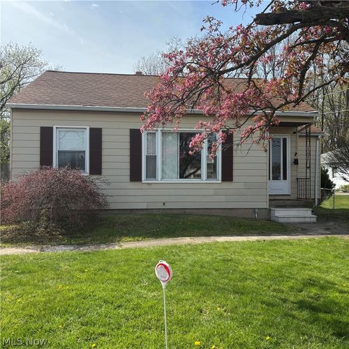 224 S Leavitt Rd, Amherst, OH, 44001-2451 | Card Image