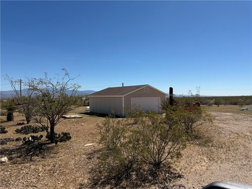 7910 W Unkar Dr, Golden Valley, AZ, 86413-6995 | Card Image