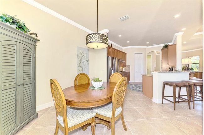 Dinette with Crown Molding | Image 32