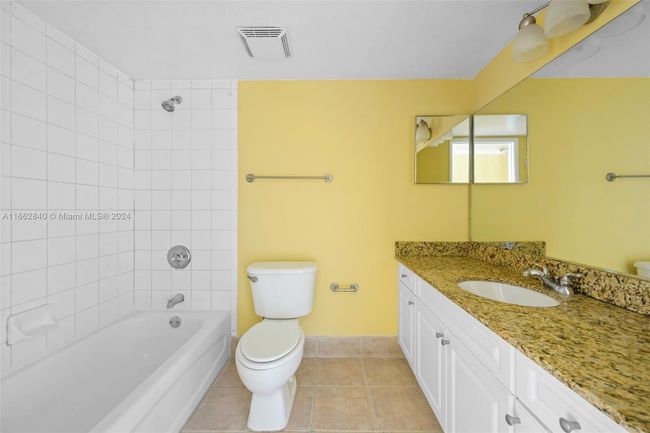 APT-1303 - 520 Se 5 Th Ave, Condo with 3 bedrooms, 2 bathrooms and null parking in Fort Lauderdale FL | Image 4