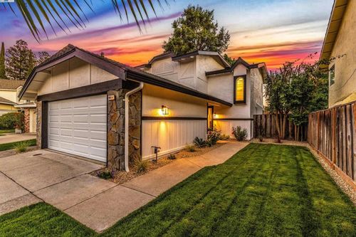 6056 Corte Encinas, Pleasanton, CA, 94566-5881 | Card Image