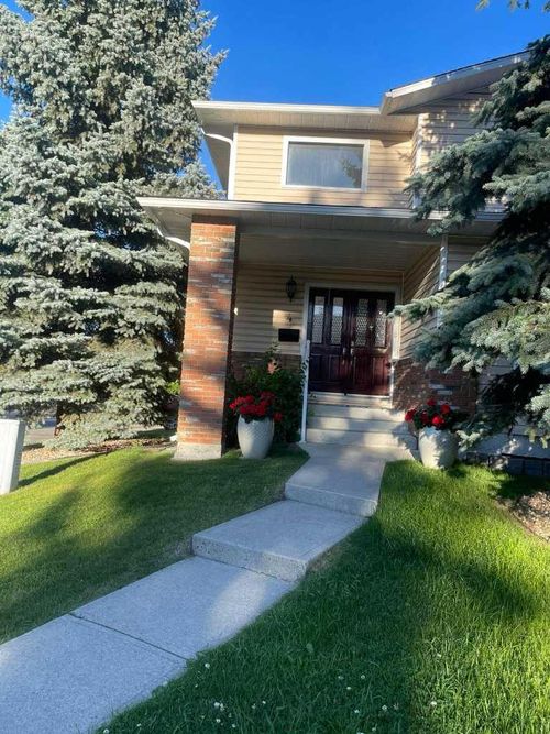4 Cedargrove Way Sw, Calgary, AB, T2W4V2 | Card Image