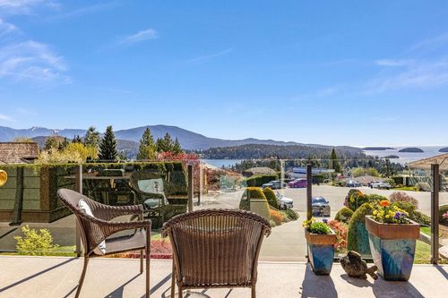 802 Oceanmount Blvd, Gibsons, BC, V0N1V8 | Card Image