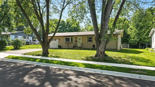 916 Westwood Dr, Faribault, MN, 55021-6654 | Card Image