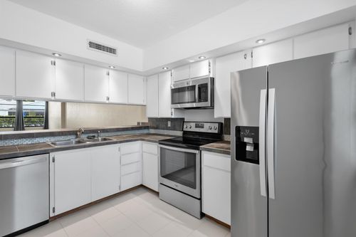 apt-103-3716 Whitehall Dr, West Palm Beach, FL, 33401-1060 | Card Image