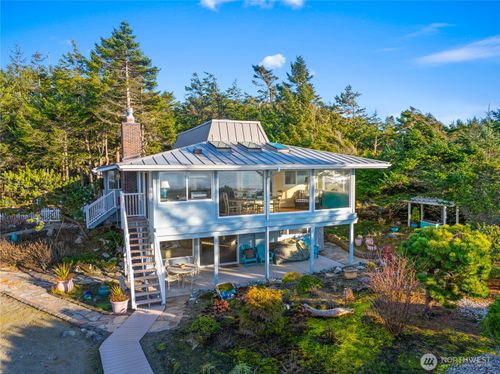 4951 Surfcrest Dr, Oak Harbor, WA, 98277-7900 | Card Image