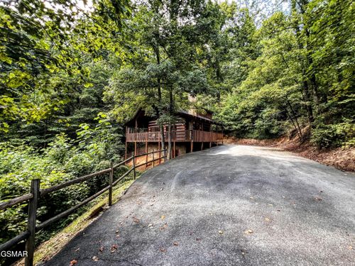1625 Bluff Ridge Rd, Sevierville, TN, 37876-2682 | Card Image
