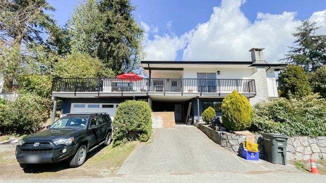 8555 Gilley Avenue, House other with 6 bedrooms, 3 bathrooms and 5 parking in Burnaby BC | Image 9